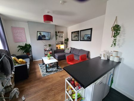 3 Bed - 21 Pennington Street, Woodhouse, Leeds - LS6 2JP - Student - Photo 4