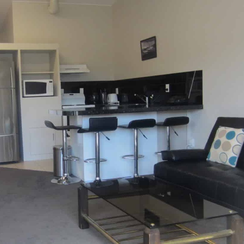 Sunny 2 bedroom apartment - Photo 1