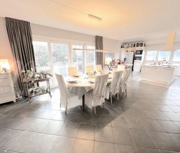 VERY BEAUTIFUL SINGLE FAMILY HOUSE OF 250 m2 LIVING AREA WITH LARGE... - Foto 3