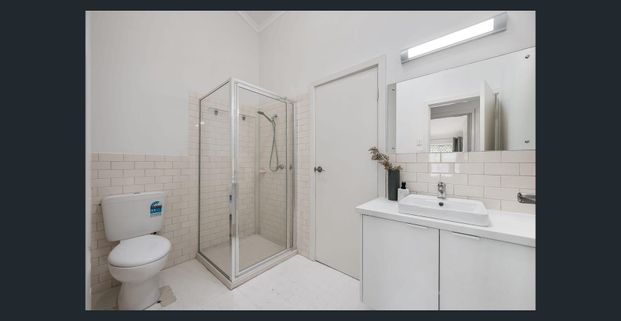 STUNNING TOWNHOUSE IN THE HEART OF PARADISE - Photo 1