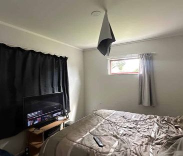 Cozy 3-Bedroom Family Home - Photo 2