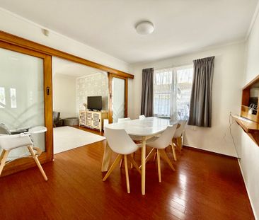 BEAUTIFULLY PRESENTED FAMILY HOME - Photo 2