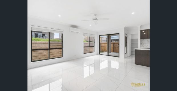 Modern 3 bed duplex in a convenient location - Photo 1