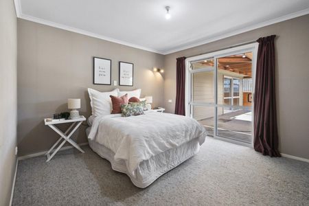 Modern five-bedroom Marton home - Photo 4