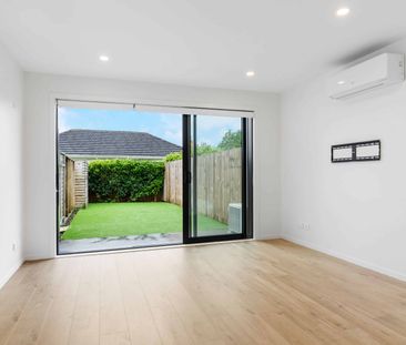 Modern 2022 built 2 bed, 2 bath with carpark - Photo 3