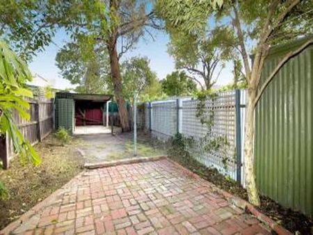 Charming 2 bedroom Cottage in the heart of Richmond - Photo 4