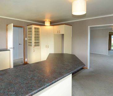 Sunny and Spacious in Walton Park - Fairfield - Photo 2