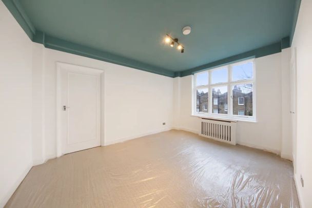 1 bedroom flat in St John's Wood - Photo 1