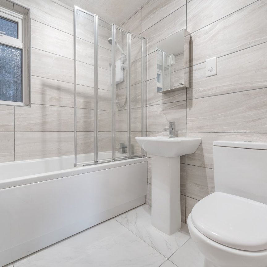 Flat to rent - Hadlow Road, Sidcup, DA14 - Photo 1