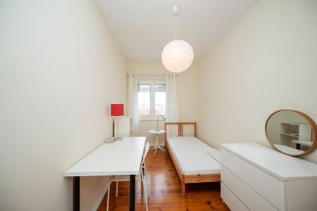 Apartamento T3 + Sotão em Alvalade! - Photo 2