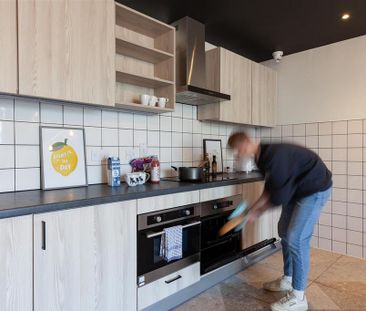 1 bedroom in a flat share to rent - Photo 4