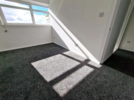 4 bedroom terraced house to rent - Photo 3