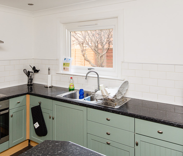Large property with 5 rooms - Photo 1