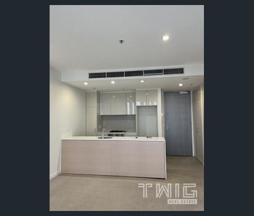 Stunning One Bedroom Apartment - Photo 4