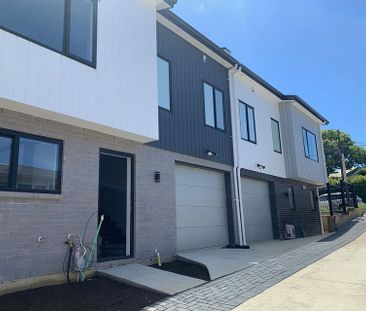 199D Whitney St - Near New- 3 Bedroom Townhouses - Photo 5