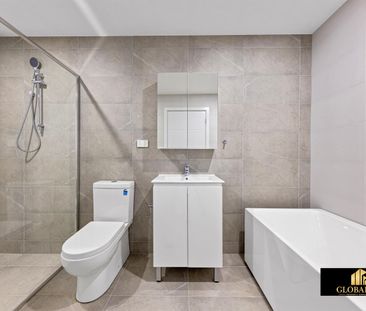 Brand New Luxury Huge 3 Bedroom Townhouse - Photo 6