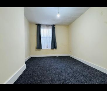 3 Bed Terraced House, Strone Road, E12 - Photo 4
