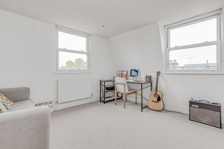 3 bedroom flat in London - Photo 5