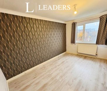 4 bedroom detached house to rent - Photo 2