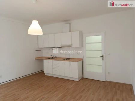 Velmi hezký byt 1+kk po rekonstrukci, Praha 10-Strašnice - Photo 2
