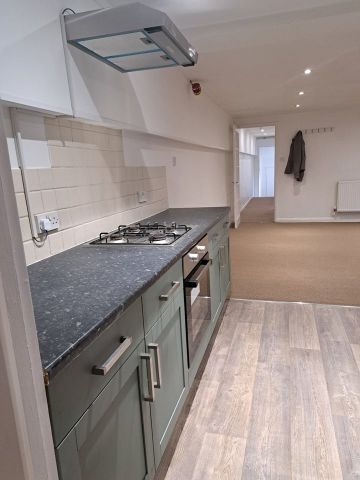 3 Bed Flat, Farm Road, BN3 - Photo 4