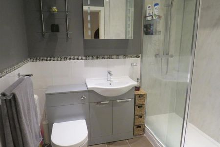 High Street - Photo 3