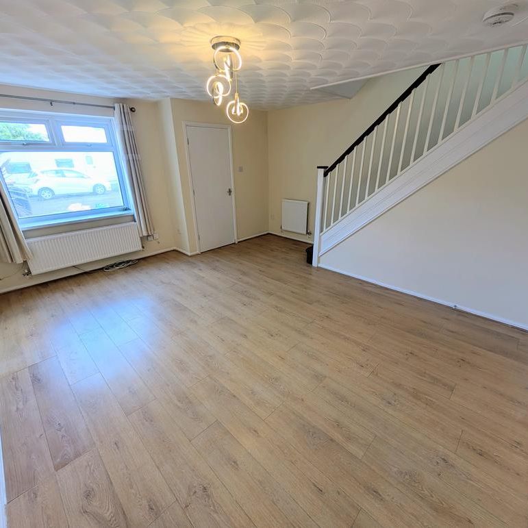 3 bedroom end of terrace house to rent - Photo 1