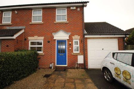 Dartmouth Mews - Leagrave - Bedroom House, LU4 - Photo 3