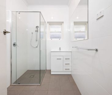 Beautiful Family Home in Prime Lower Mitcham Location - Photo 4