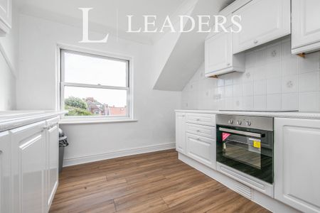 2 bedroom apartment to rent Undercliff Road East, Felixstowe, IP11 - Photo 4