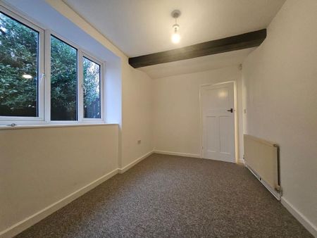 2 bedroom ground floor flat to rent - Photo 4