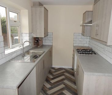 3 bedroom semi-detached house to rent - Photo 5