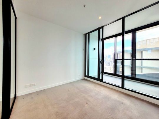 1Bed 1Bath + 1Study + 1Car Penthouse with Stunning City Story Bridge View - Photo 1