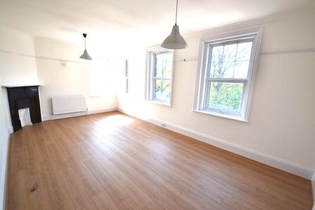 3 bedroom flat to rent - Photo 2