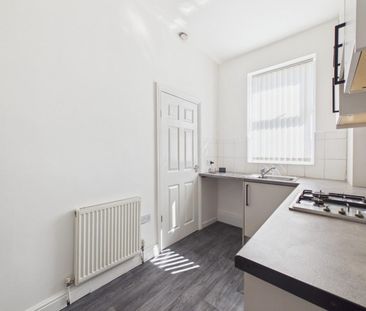 2 bedroom House To Let Total Size: 679 SQ FT - Photo 5