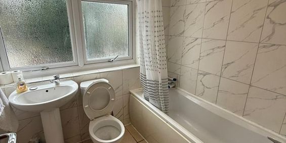 Room in a Shared House, Coombe Road, N22 - Photo 3