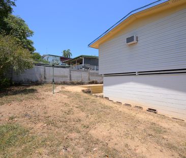 SPACIOUS 5 BEDROOM HOME IN PRIME LOCATION - Photo 6