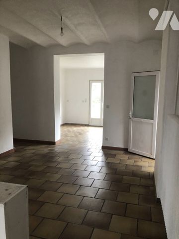 MAISON 4 CHAMBRES AVEC GRAND JARDIN ET GARAGE - Photo 2