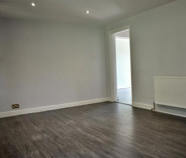 3 bedroom end of terrace house to rent - Photo 4