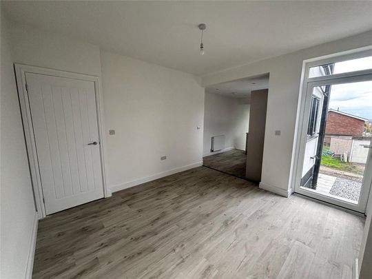 3 bedroom end of terrace house to rent - Photo 1