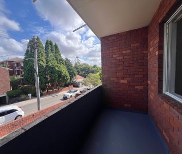 Peaceful parkside retreat with lock up garage & sunny aspect - Photo 5