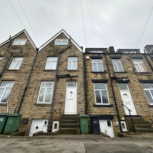 Broomhill Terrace, Off Warwick Road Batley - Photo 2