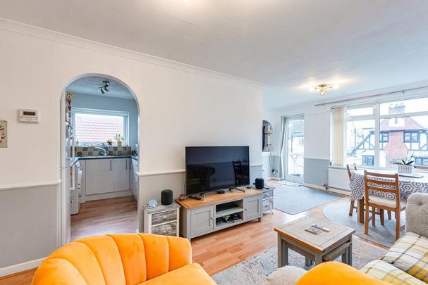 2 bedroom flat to rent - Photo 1