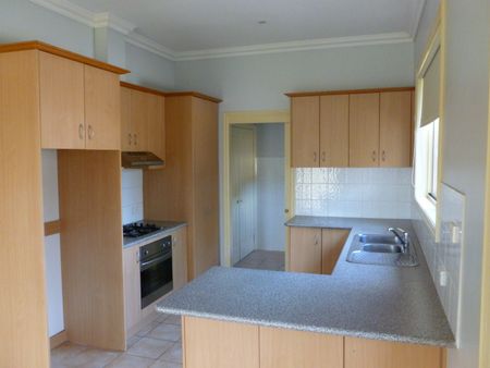 3/10 Oakleigh Street, Oakleigh East VIC 3166 - Apartment For Rent | Domain - Photo 2