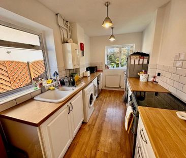 4 bedroom semi-detached house to rent - Photo 4