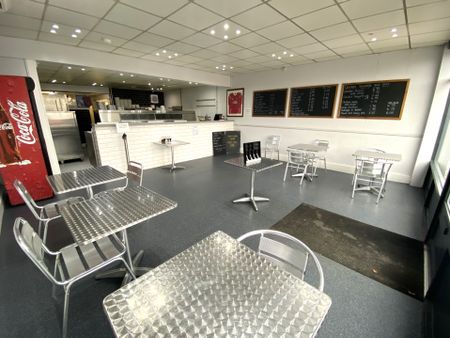 £1,500 PCM, Large Fully Fitted and Equipped A3 Licensed Restaurant and Takeaway in Caerphilly Road, Birchgrove, Cardiff, CF14 4AE - Photo 5