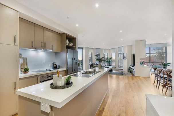 Light-Filled Apartment in Prime Beachside Location - Photo 1