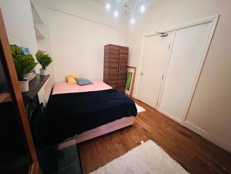 Room in a Shared House, With Garden And Jacuzzi, SW18 - Photo 4
