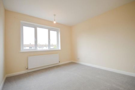 4 bedroom semi-detached house to rent - Photo 3