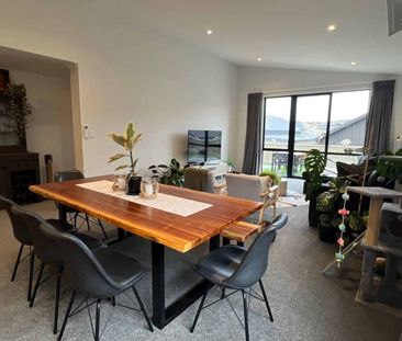 Contemporary Established Home in Hanley's - Photo 3